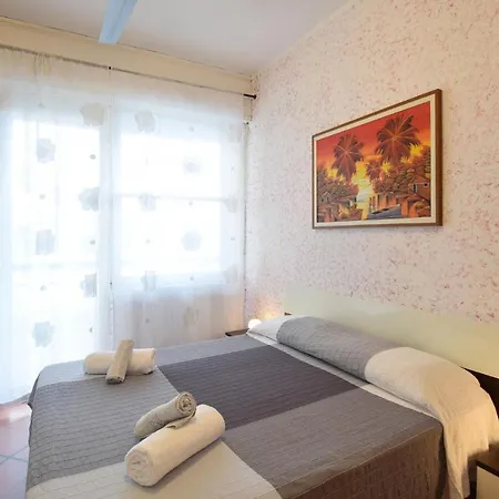 Gorgeous In With Kitchen Apartment *